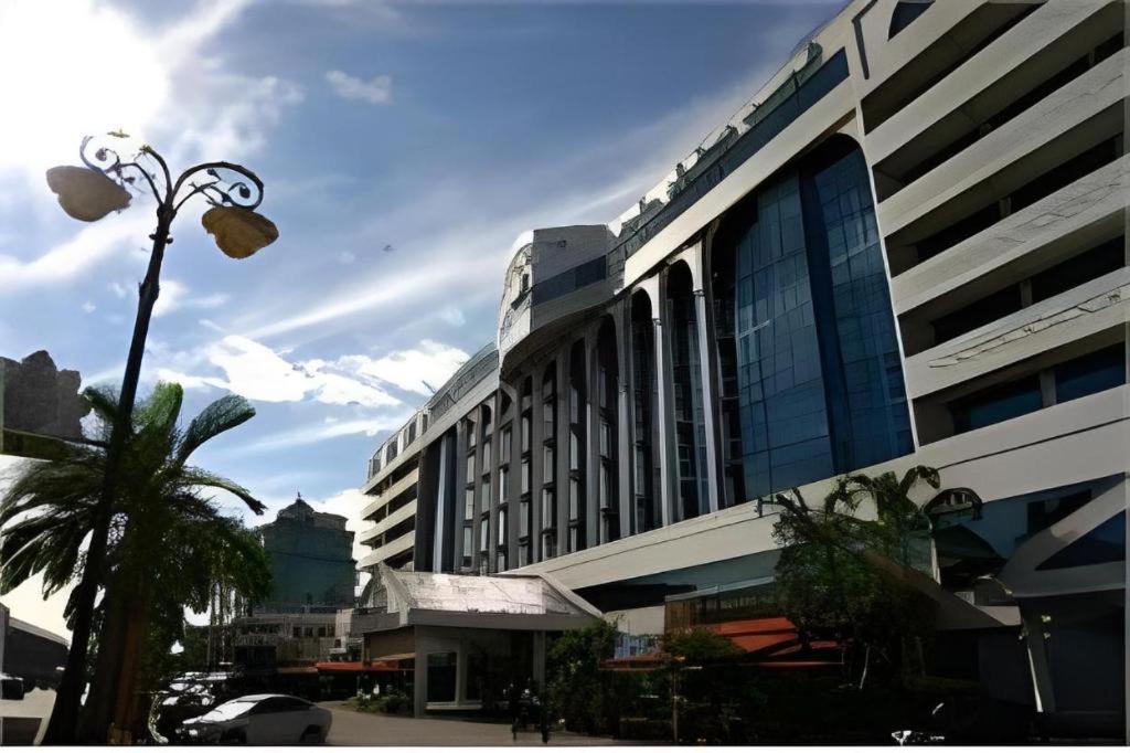 The Centrepoint Hotel Bandar Seri Begawan Exterior foto